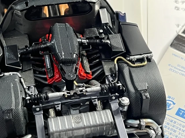 作る　タミヤ　エンツォフェラーリ  1/24　「その14　エンジンルームの製作終了とリアボディへ」