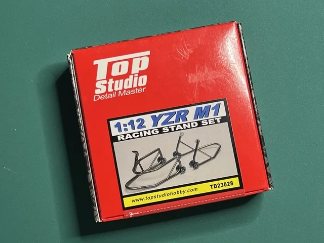 作る　タミヤ　ヤマハ　YZF-R1M  1/12　「その2　エンジン」