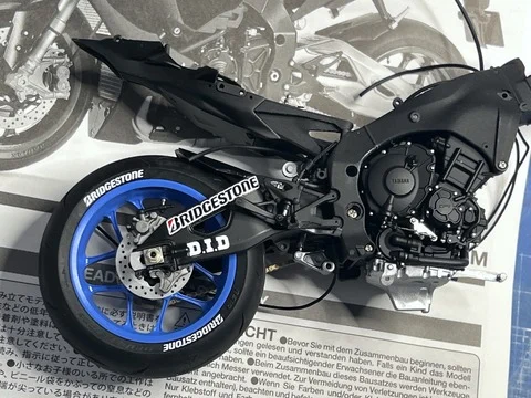 作る　タミヤ　ヤマハ　YZF-R1M  1/12　「その6　スイングアーム②」