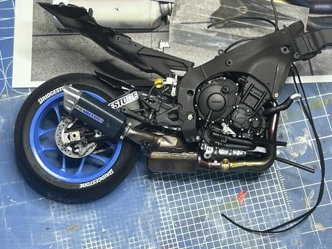 作る　タミヤ　ヤマハ　YZF-R1M  1/12　「その8　マフラー②とカウル①」