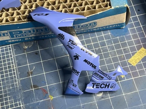 作る　タミヤ　ヤマハ　YZF-R1M  1/12　「その9　カウル②」
