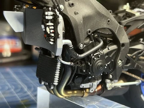 作る　タミヤ　ヤマハ　YZF-R1M  1/12　「その10　カウル③とラジエター」