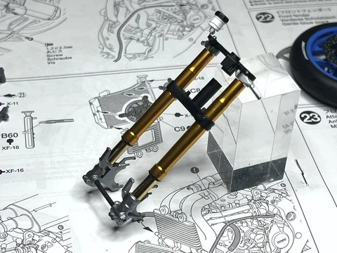 作る　タミヤ　ヤマハ　YZF-R1M  1/12　「その12　フロント②」