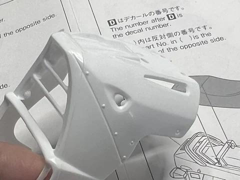 作る　アオシマ　カワサキ　GPZ900R  1/12　「その3　カウル塗装・赤」