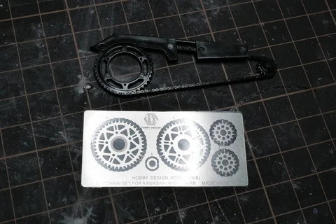 作る　アオシマ　カワサキ　GPZ900R  1/12　「その7　リアタイヤ周辺」