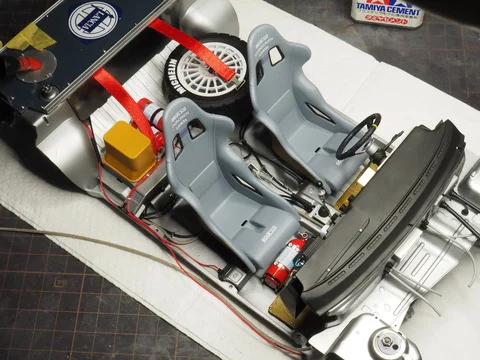 作る　ITALERI ランチア デルタHFインテグラーレ16V 1/12 「その11　section13-14」