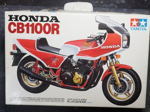 作る　タミヤ　HONDA CB1100R　1/12「その1　開封」