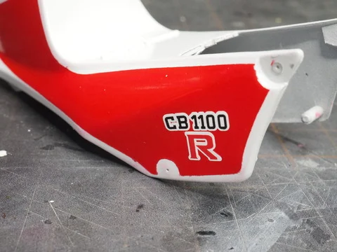 作る　タミヤ　HONDA CB1100R　1/12「その4　カウルとエンジン」