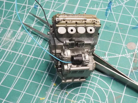 作る　タミヤ　KAWASAKI Ninja ZX-RR　1/12「その4　エンジン③とフレーム①」