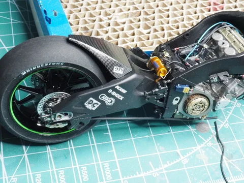 作る　タミヤ　KAWASAKI Ninja ZX-RR　1/12「その9　リア周り②」