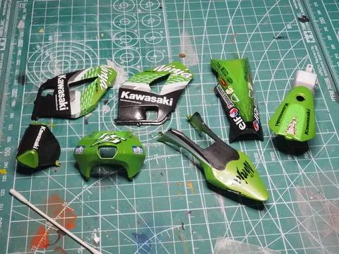 作る　タミヤ　KAWASAKI Ninja ZX-RR　1/12「その12　カウル①」