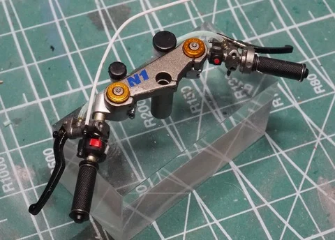 作る　タミヤ　KAWASAKI Ninja ZX-RR　1/12「その13　カウル②とハンドル」