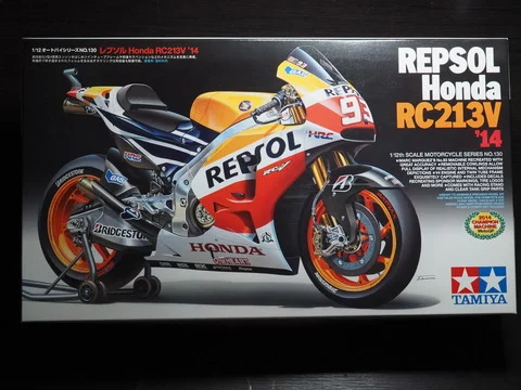 作る　タミヤ　REPSOL Honda RC213V ’14　1/12「その1　開封」
