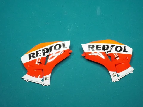 作る　タミヤ　REPSOL Honda RC213V ’14　1/12「その11　カウル磨き」
