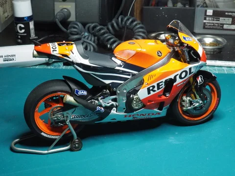作る　タミヤ　REPSOL Honda RC213V ’14　1/12「その12　完成へ」