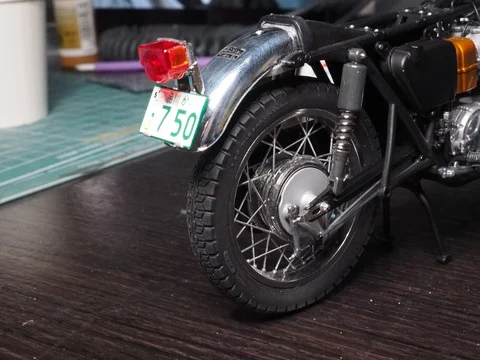 作る　アオシマ　ホンダ　DREAM CB750 Four ’69 K0　1/12「その10　リアとフレームの終わり」