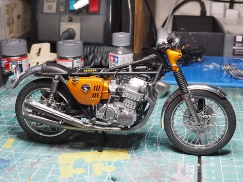 作る　アオシマ　ホンダ　DREAM CB750 Four ’69 K0　1/12「その12　フロント」