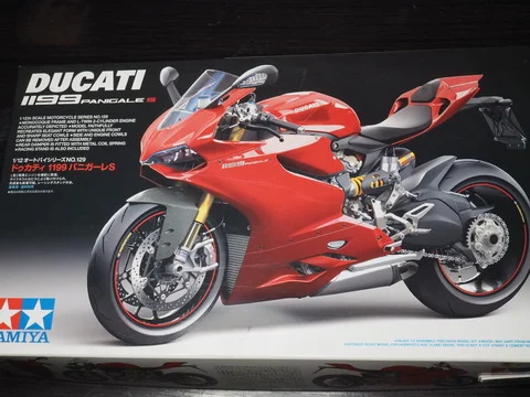 作る　タミヤ　DUCATI 1199 PANIGALE S　1/12「その1　開封」