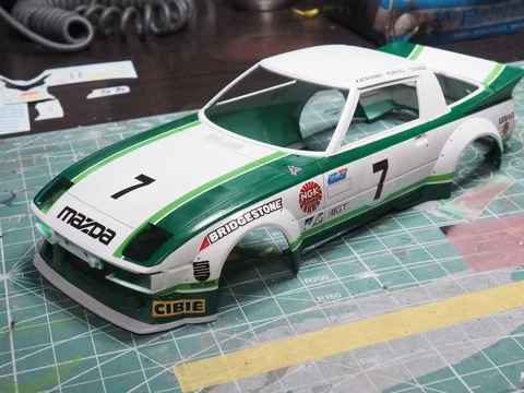 作る　ハセガワ　マツダサバンナRX7 デイトナ　1/24「その2　ボディ」