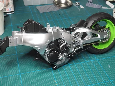 作る　MENG Model　カワサキNinja ZX-10R　1/9「その3 Step7-19」