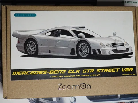 作る　ZoomOn　Mercedes-Benz CLK-GTR Street Ver.　1/24「その１　開封」