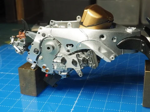 作る　タミヤ　スズキGSX-RR ’20　1/12「その5　フレーム」