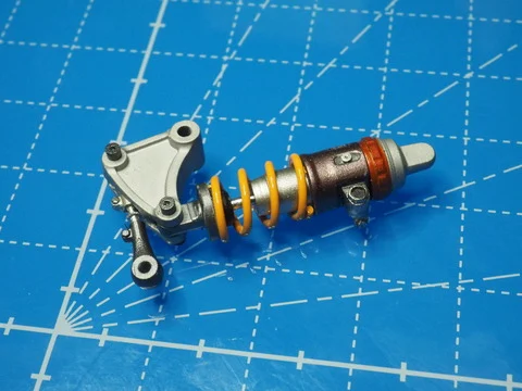 作る　タミヤ　スズキGSX-RR ’20　1/12「その7　メーターとサスペンション」
