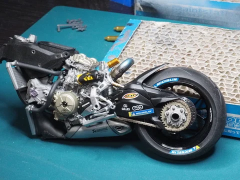 作る　タミヤ　DUCATI 1199 PANIGALE S　1/12「その11　スタンドとフロント」