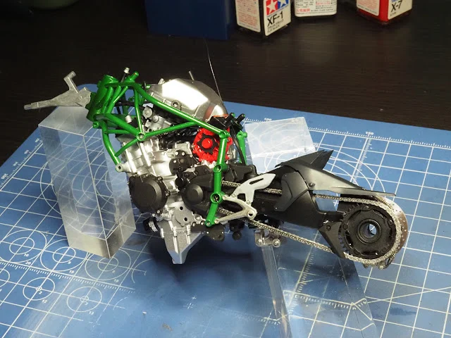 作る　タミヤ　カワサキニンジャH2R　1/12　「その13　リア組み立て」