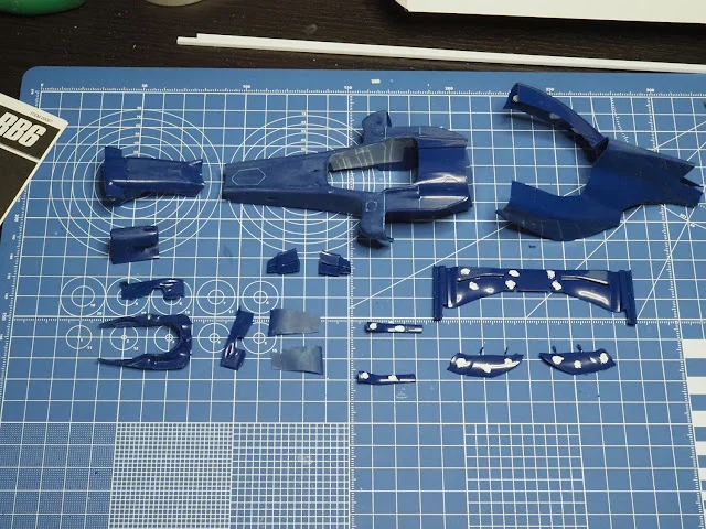 作る　タミヤ　レッドブル レーシングルノーRB6　1/20　「その02　ボディ」