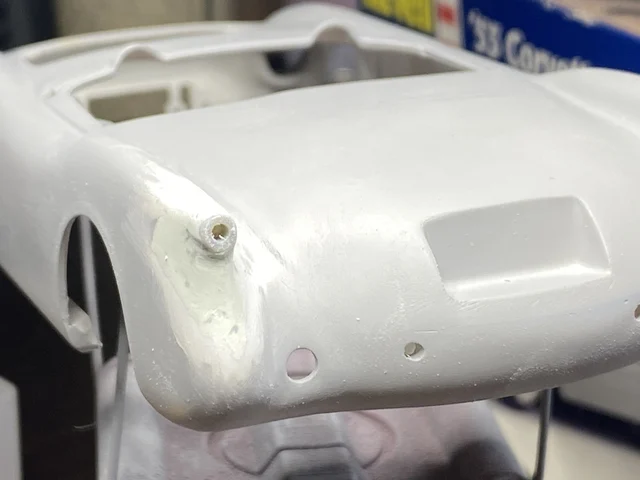 作る　Revell ’53 Corvette Roadster 1/24　「その4　ボディ〜フェンダーのリア」