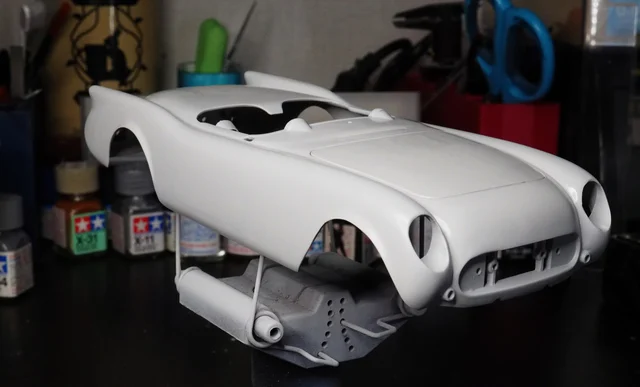 作る　Revell ’53 Corvette Roadster 1/24　「その5　ボディ〜パネルライン掘り」
