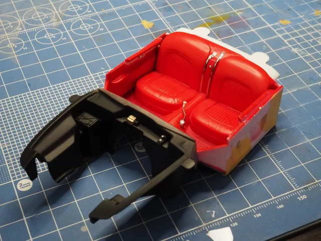 作る　Revell ’53 Corvette Roadster 1/24　「その12　内装とタイヤの進捗」