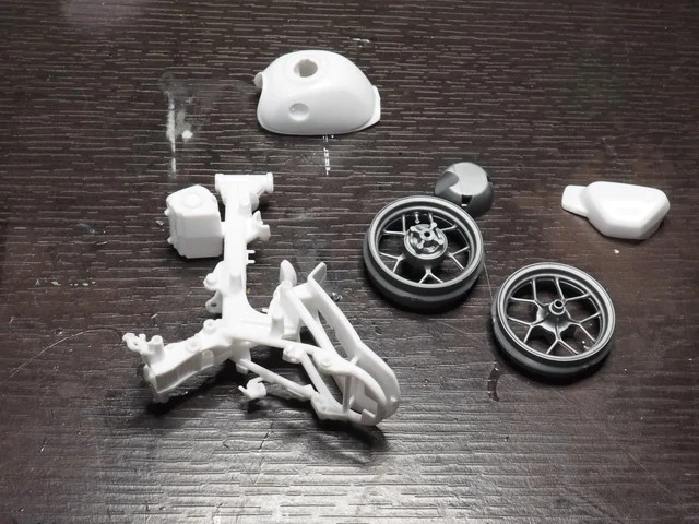 作る　タミヤ　ホンダ　モンキー 125　1/12　「その2　制作〜レプソルカラーの用意・・」