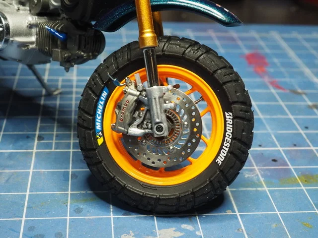 作る　タミヤ　ホンダ　モンキー 125　1/12　「その7　フロント〜自立」