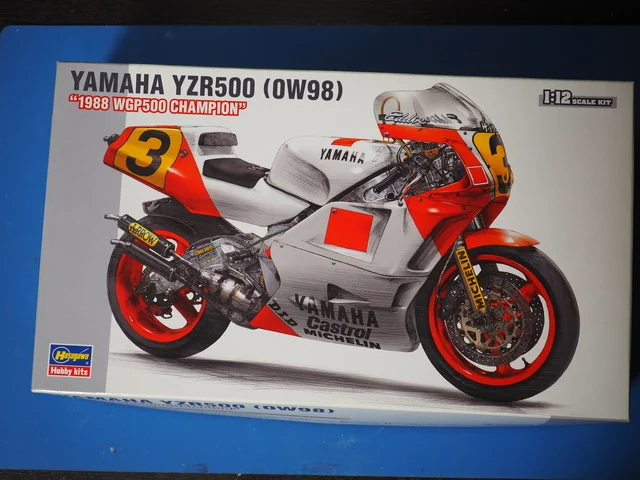 作る　ハセガワ　ヤマハYZR500 OW98　1988 WGP500 Champion　1/12　「その1　開封です」