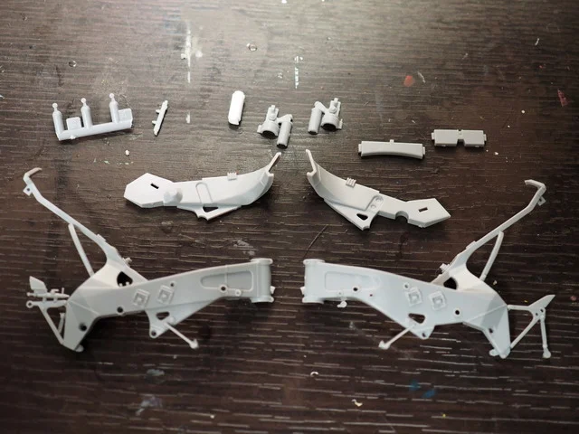 作る　ハセガワ　ヤマハYZR500 OW98　1988 WGP500 Champion　1/12　「その3　フレーム」