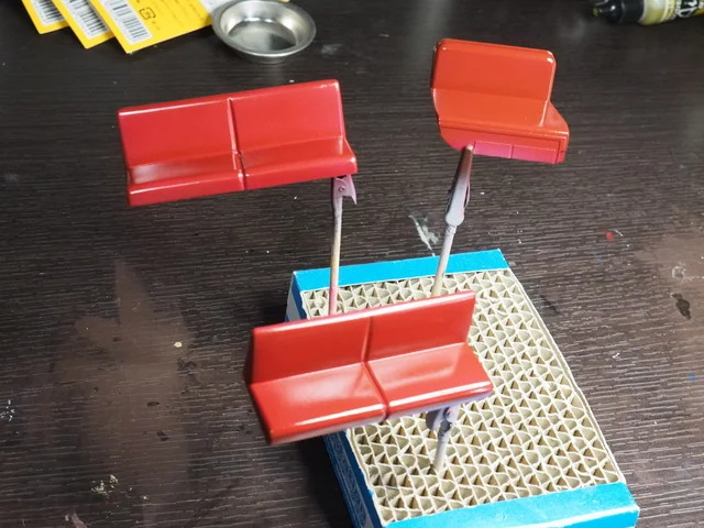 作る　Revell ロンドンバス 1/24　「その9　１階客席の組み立て開始」