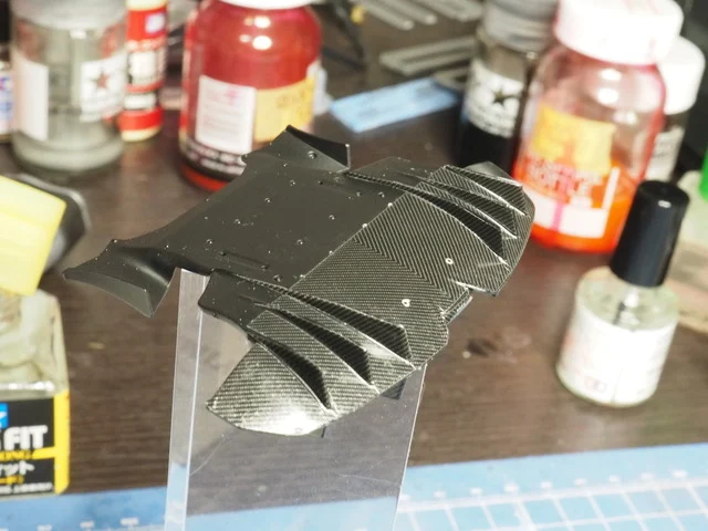 作る　タミヤ　マクラーレン・セナ  1/24　「その5　カーボンデカール③　ボディ塗装①」
