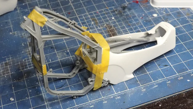 作る　ハセガワ　スズキGSX-R750白バイ仕様「逮捕しちゃうぞ」  1/12　「その3　カウル下地」