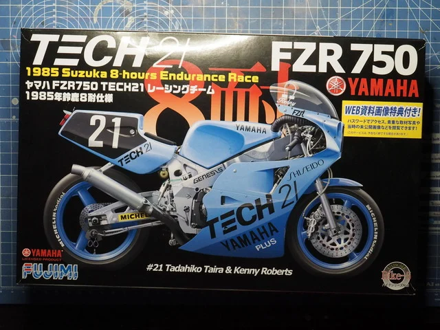 作る　フジミ　TECH21 ヤマハFZR750  1/12　「その1　開封」