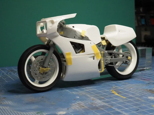 作る　フジミ　TECH21 ヤマハFZR750  1/12　「その2　仮組みと・・・」