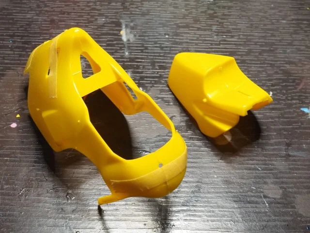 作る　タミヤ　ヤマハYZR500&ケニーロバーツ  1/12　「その2　カウル整形」