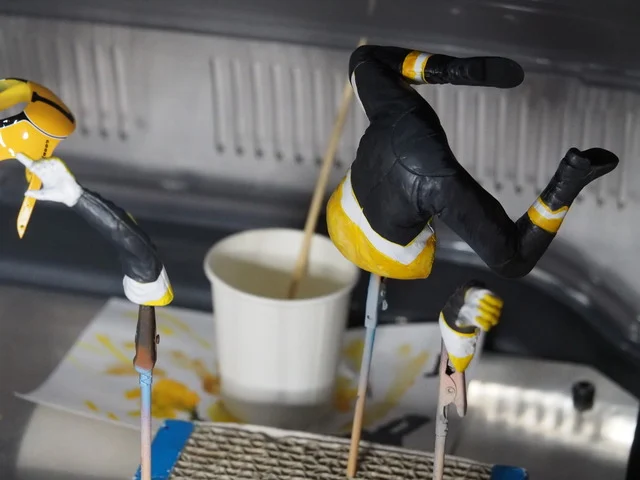 作る　タミヤ　ヤマハYZR500&ケニーロバーツ  1/12　「その6　フィギュアやカウルやパーツいろいろ」